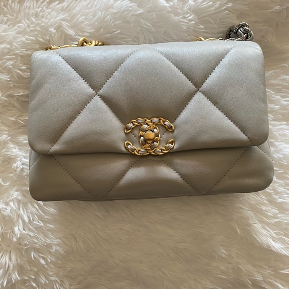 CHANEL Handbags - 🤍Chanel19 Small grey bag🤍